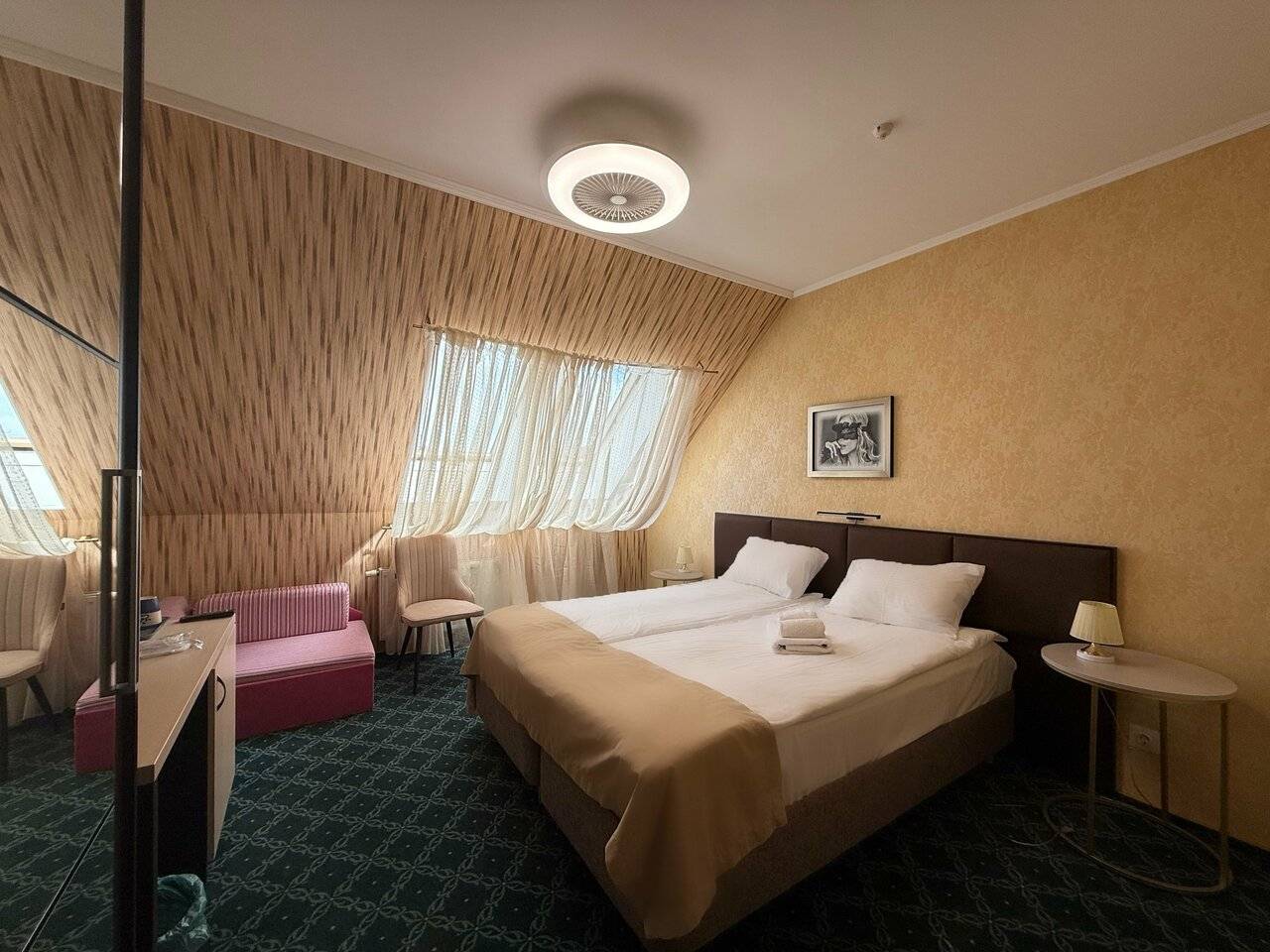 Фотографии номера Двухместный номер Делюкс с 1 кроватью в Гостинице Ренессанс Зеленоградск